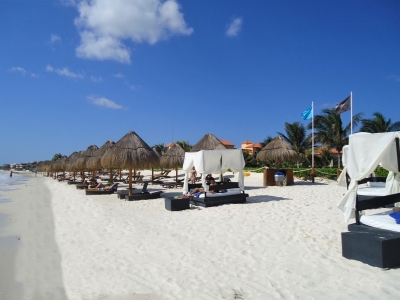 Strand von Puerto Moreles in Mexiko (Alexander Mirschel)  Copyright 
Infos zur Lizenz unter 'Bildquellennachweis'